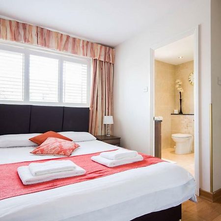 Spacious House, Sleeps 7 People Reading Exterior photo