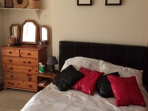 Spacious House, Sleeps 7 People Reading Exterior photo