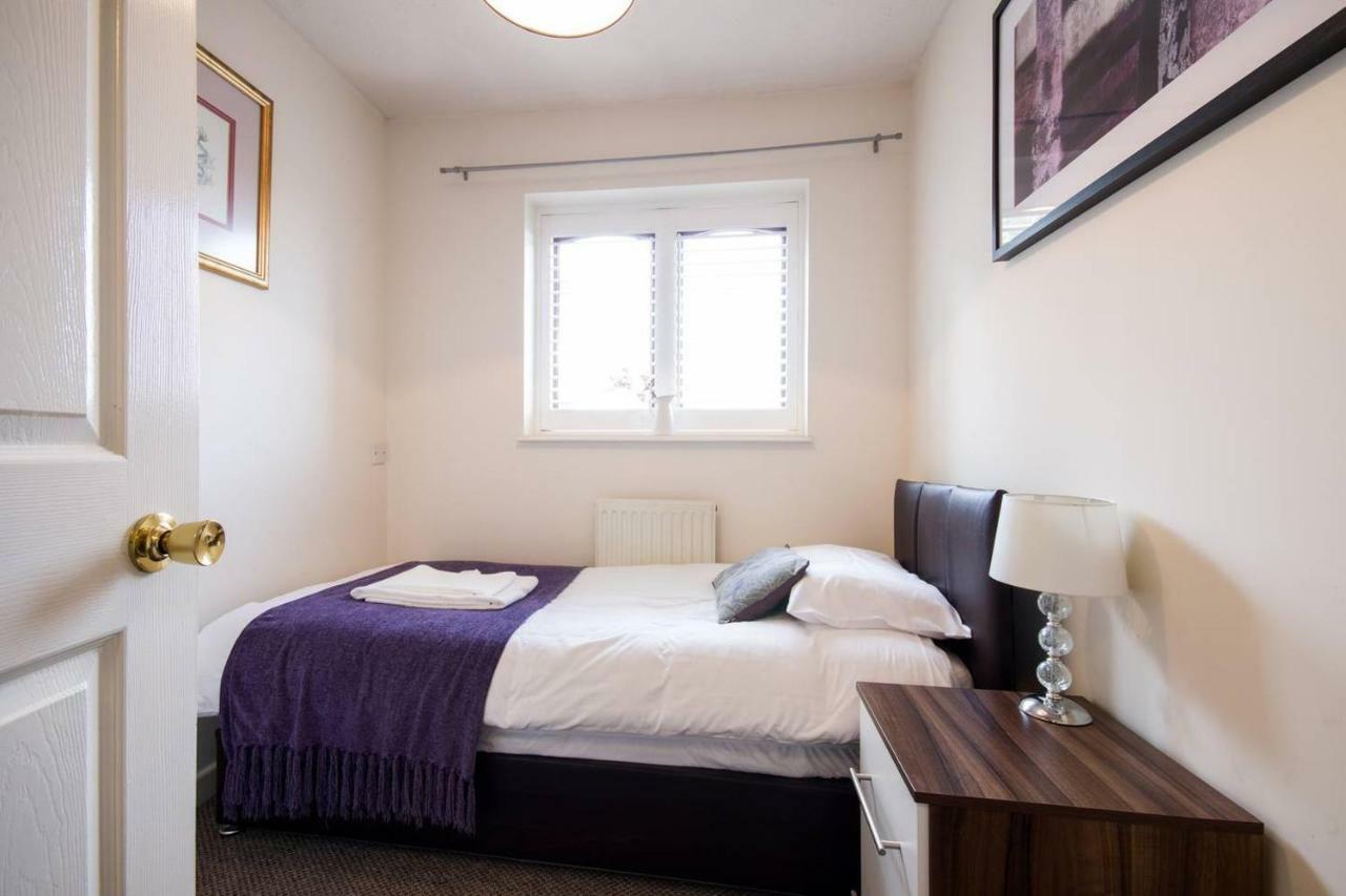 Spacious House, Sleeps 7 People Reading Exterior photo