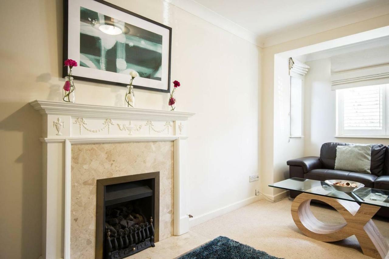 Spacious House, Sleeps 7 People Reading Exterior photo